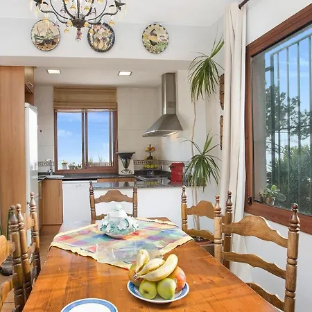 Sleeps 10 Villa *