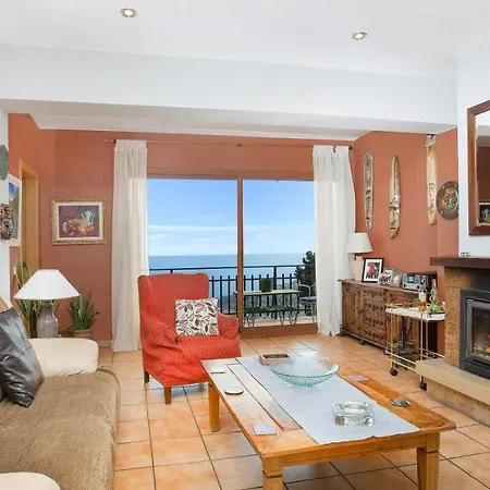 Sleeps 10 * Lloret de Mar