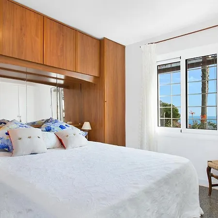 Sleeps 10 Villa