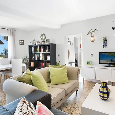 Sleeps 10 * Lloret de Mar